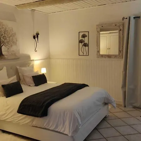 Lamaisonxv Bed & Breakfast Crest